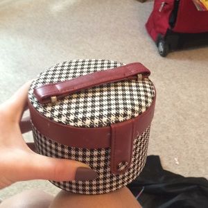 beauty trinket box with a built in mirror inside!